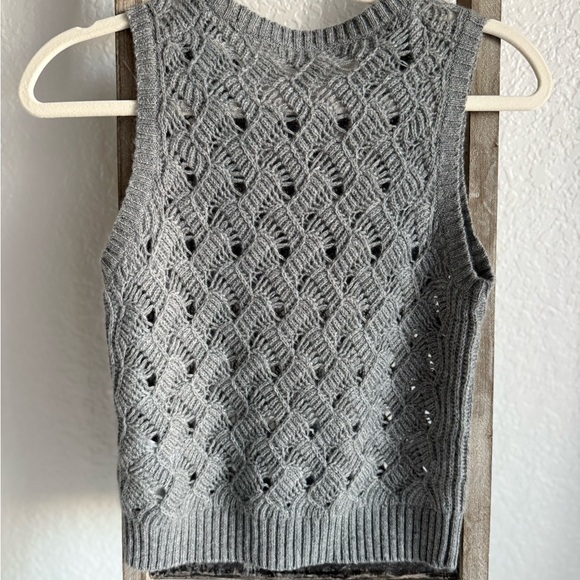 Gray Sleeveles - Picture 4 of 4